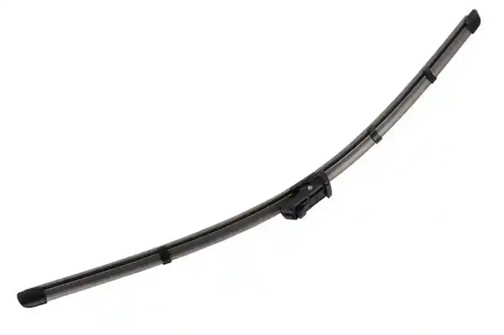 How does this wiper blade help maintain efficiency?